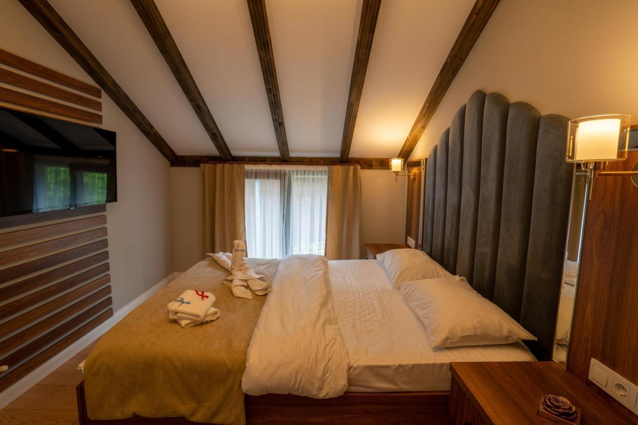 Poison Garden Suite Gozalan Екстериор снимка