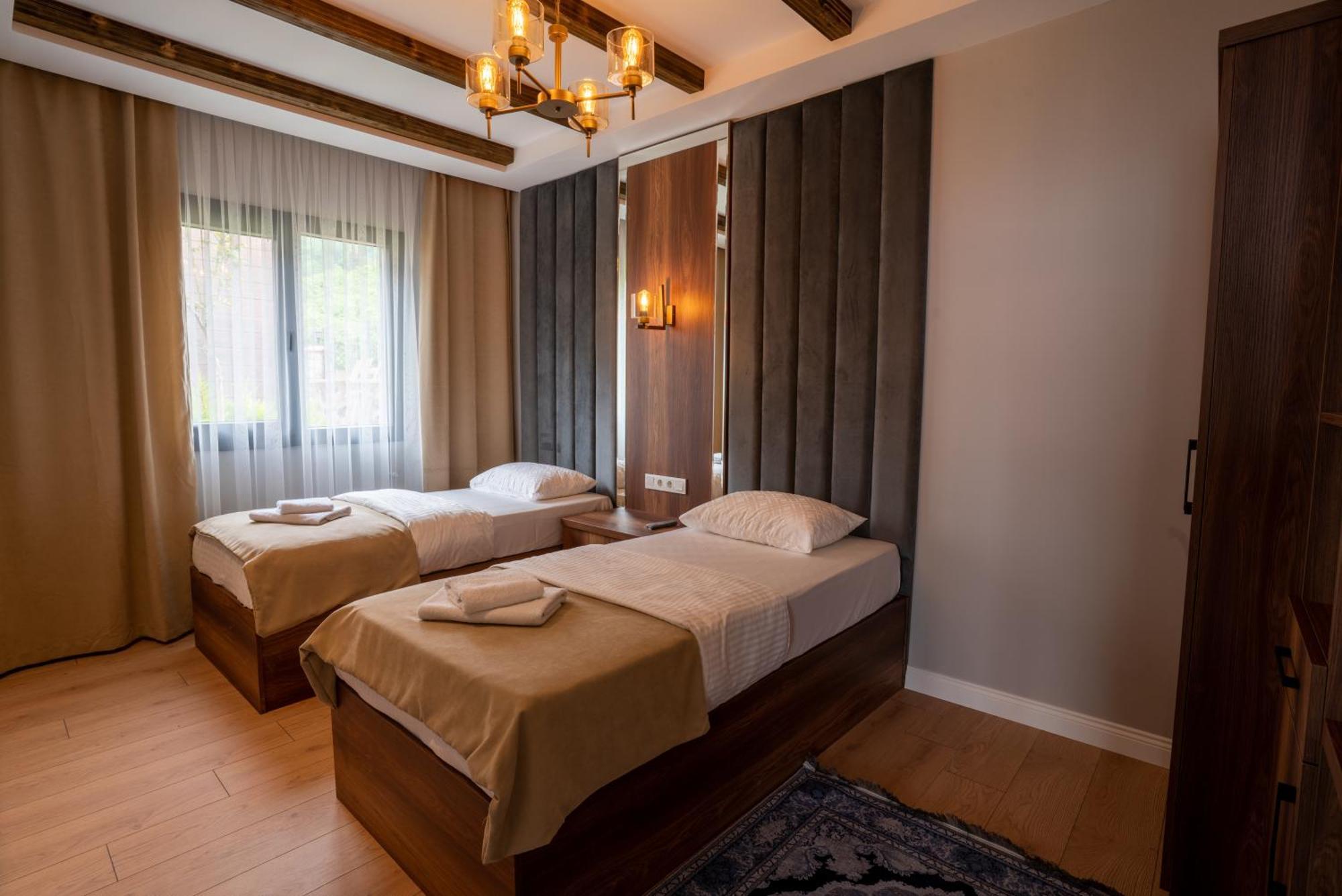 Poison Garden Suite Gozalan Екстериор снимка