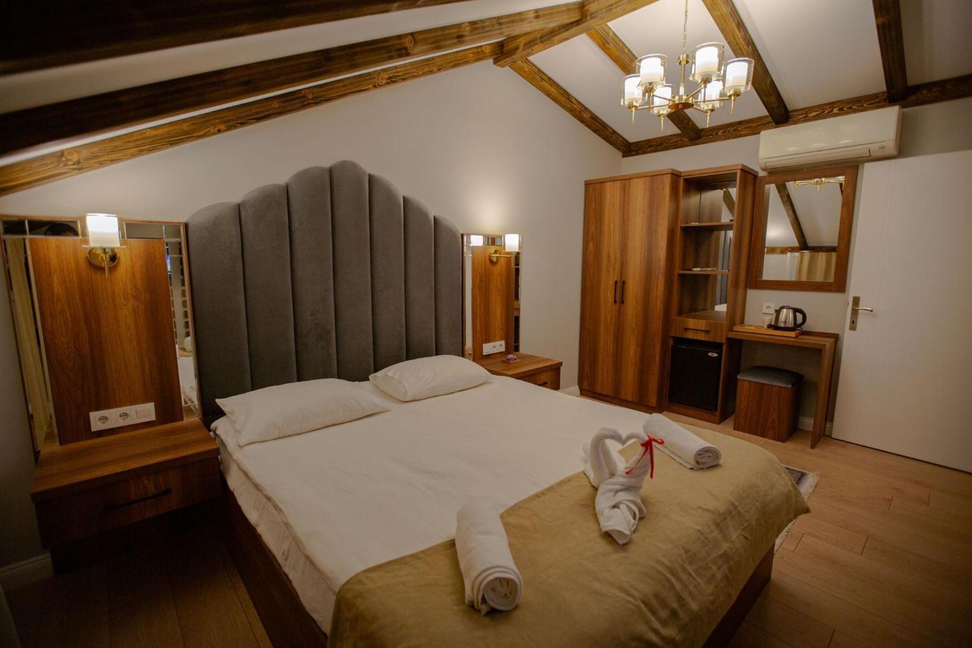 Poison Garden Suite Gozalan Екстериор снимка